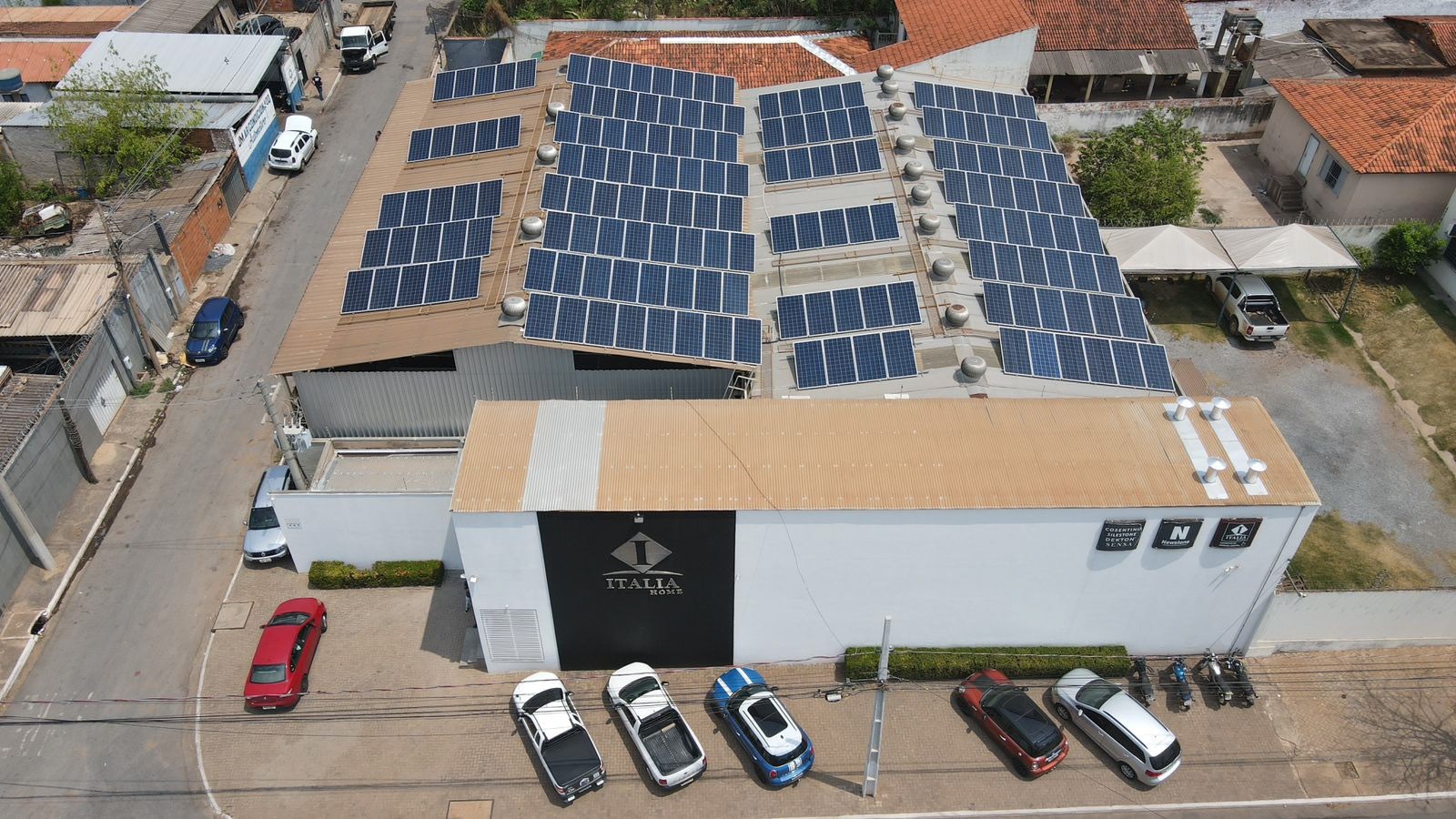 Sistema fotovoltaico empresarial instalado pela CO₂