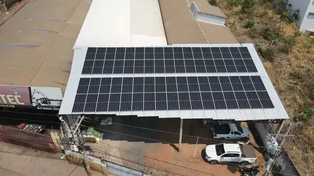 Sistema fotovoltaico em cobertura industrial